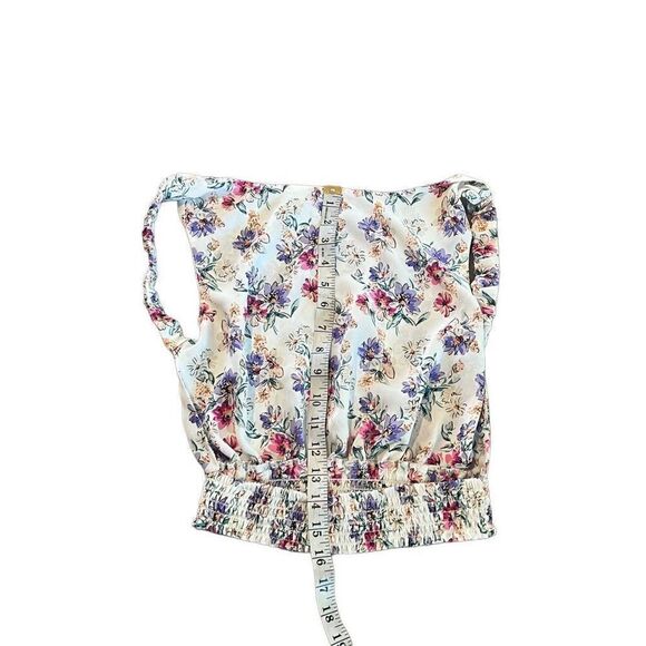 Sky to moon Floral Smocked Cropped Open
Back Blouse size m - Picture 5 of 6